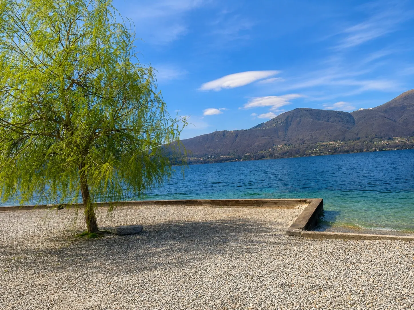 Spiaggia di Porto Valtravaglia sul Lago Maggiore, a pochi minuti da Ca del Lac